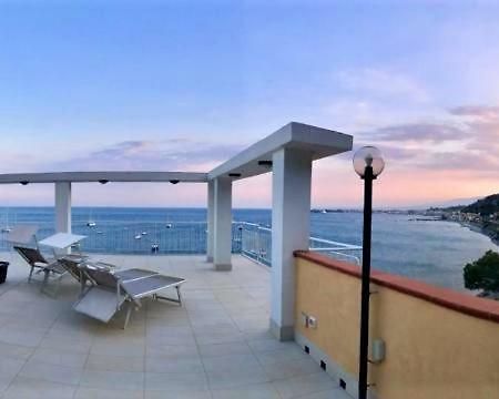 La Baia Dei Delfini Apartment ตาออร์มินา ภายนอก รูปภาพ