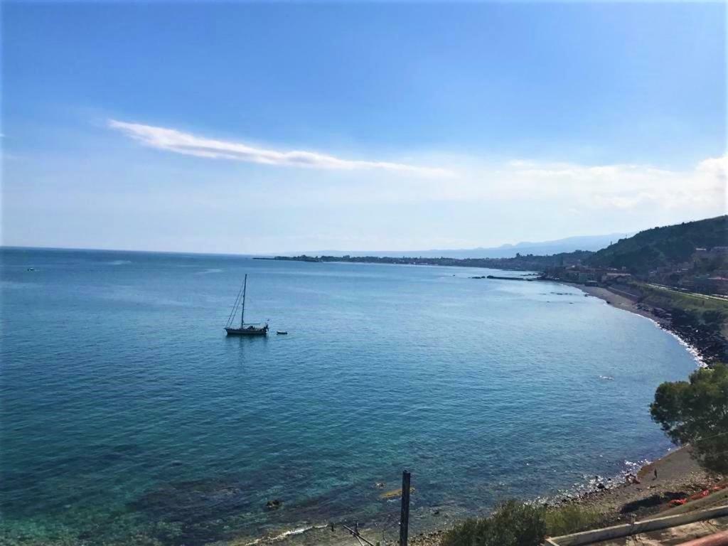 La Baia Dei Delfini Apartment ตาออร์มินา ภายนอก รูปภาพ